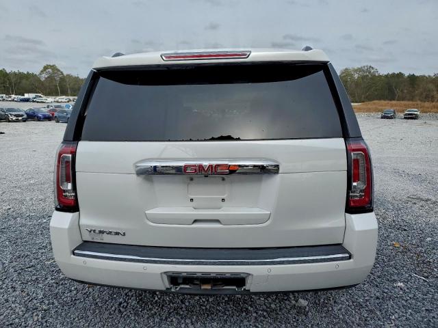 GMC Yukon Denali Image 6