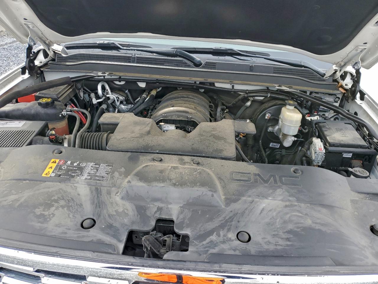 GMC Yukon Denali Image 10