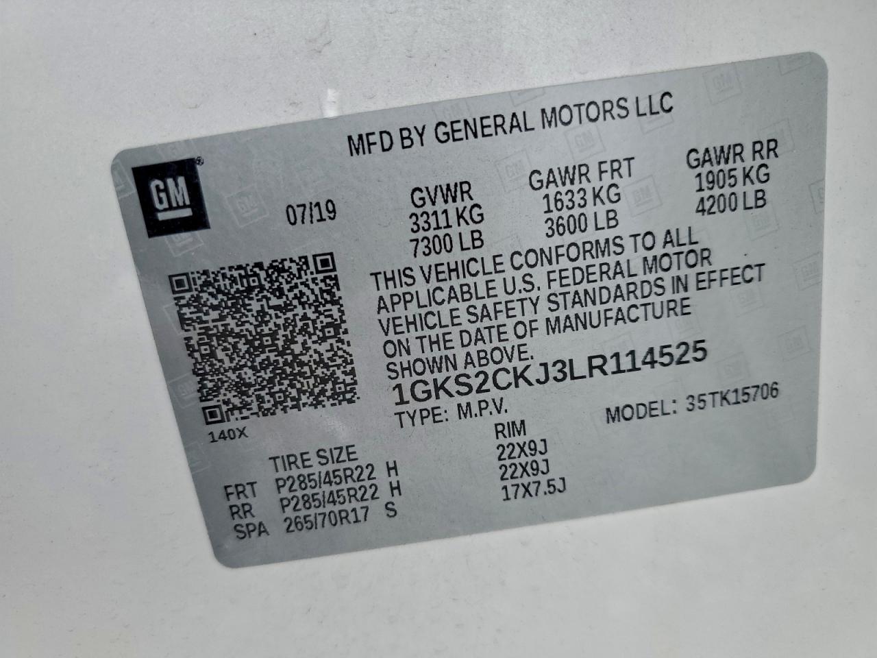 GMC Yukon Denali Image 12