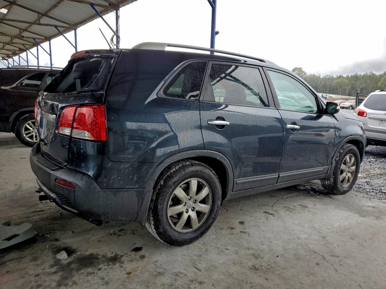 Kia Sorento Base Image 12