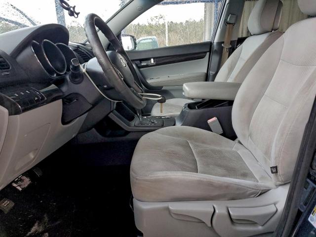 Kia Sorento Base Image 8