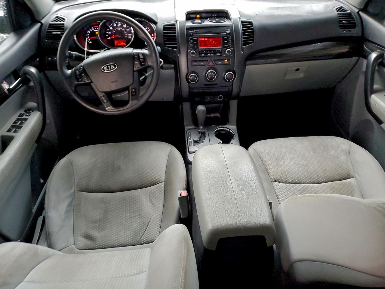 Kia Sorento Base Image 4