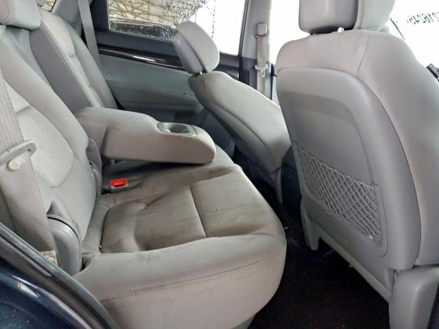 Kia Sorento Base Image 11