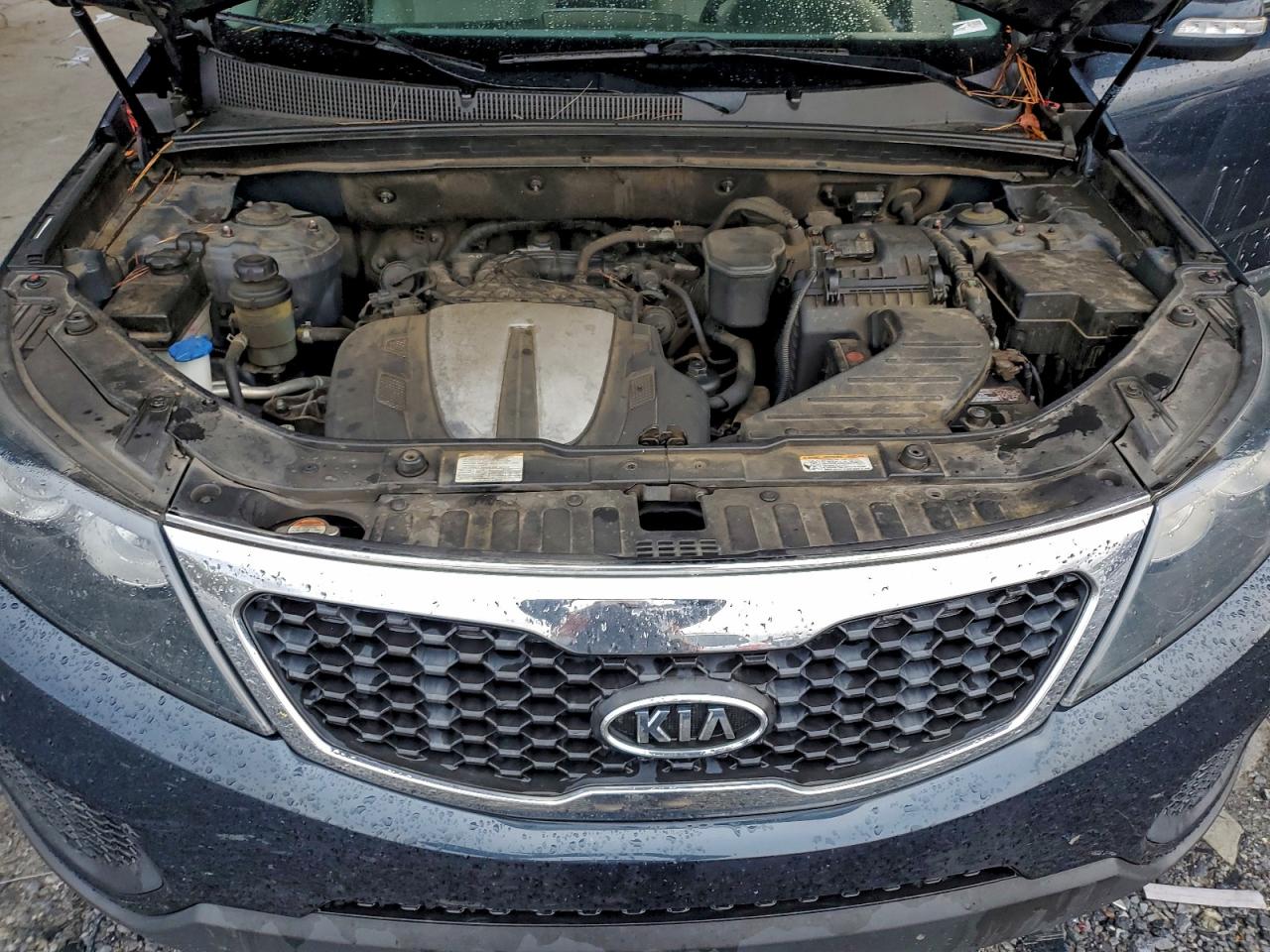 Kia Sorento Base Image 2