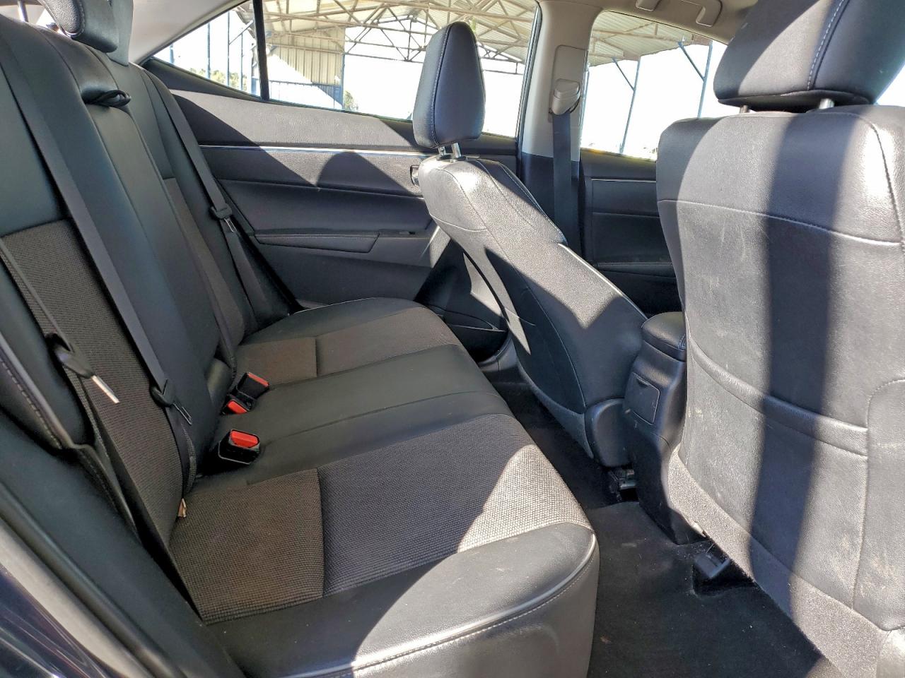 Toyota Corolla L Image 10