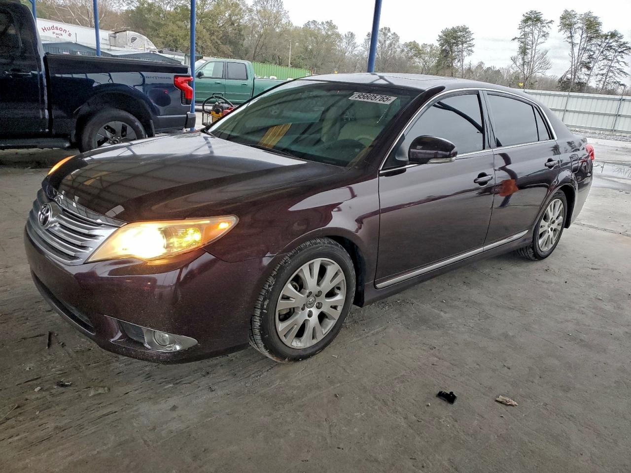 Toyota Avalon Base Image 1