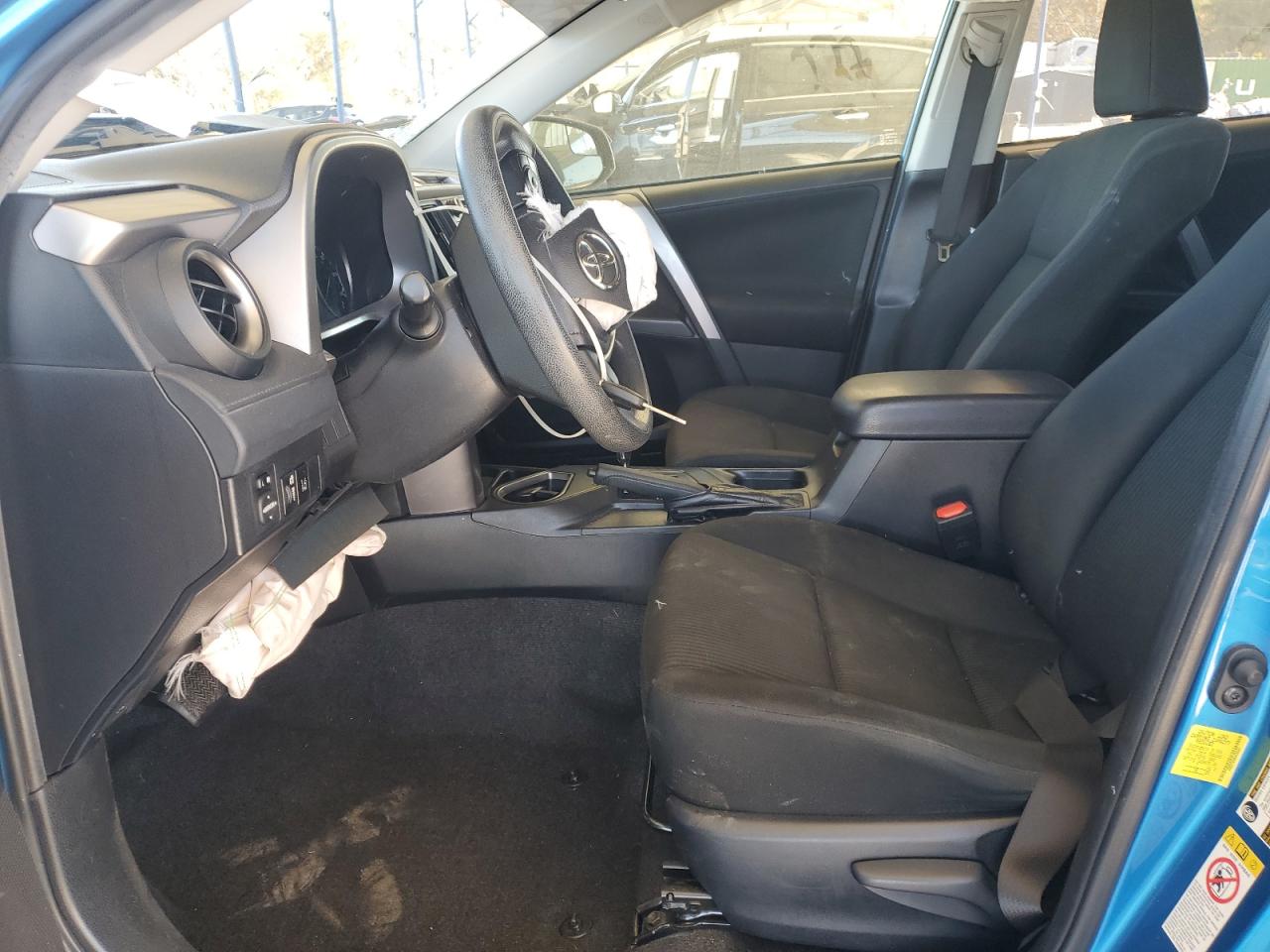 Toyota RAV4 Le Image 12