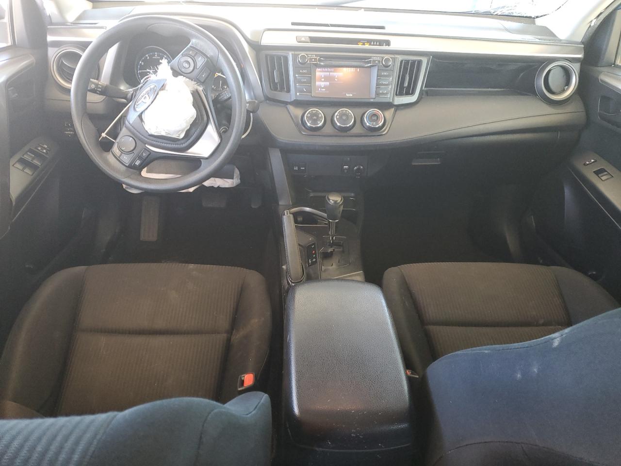 Toyota RAV4 Le Image 9