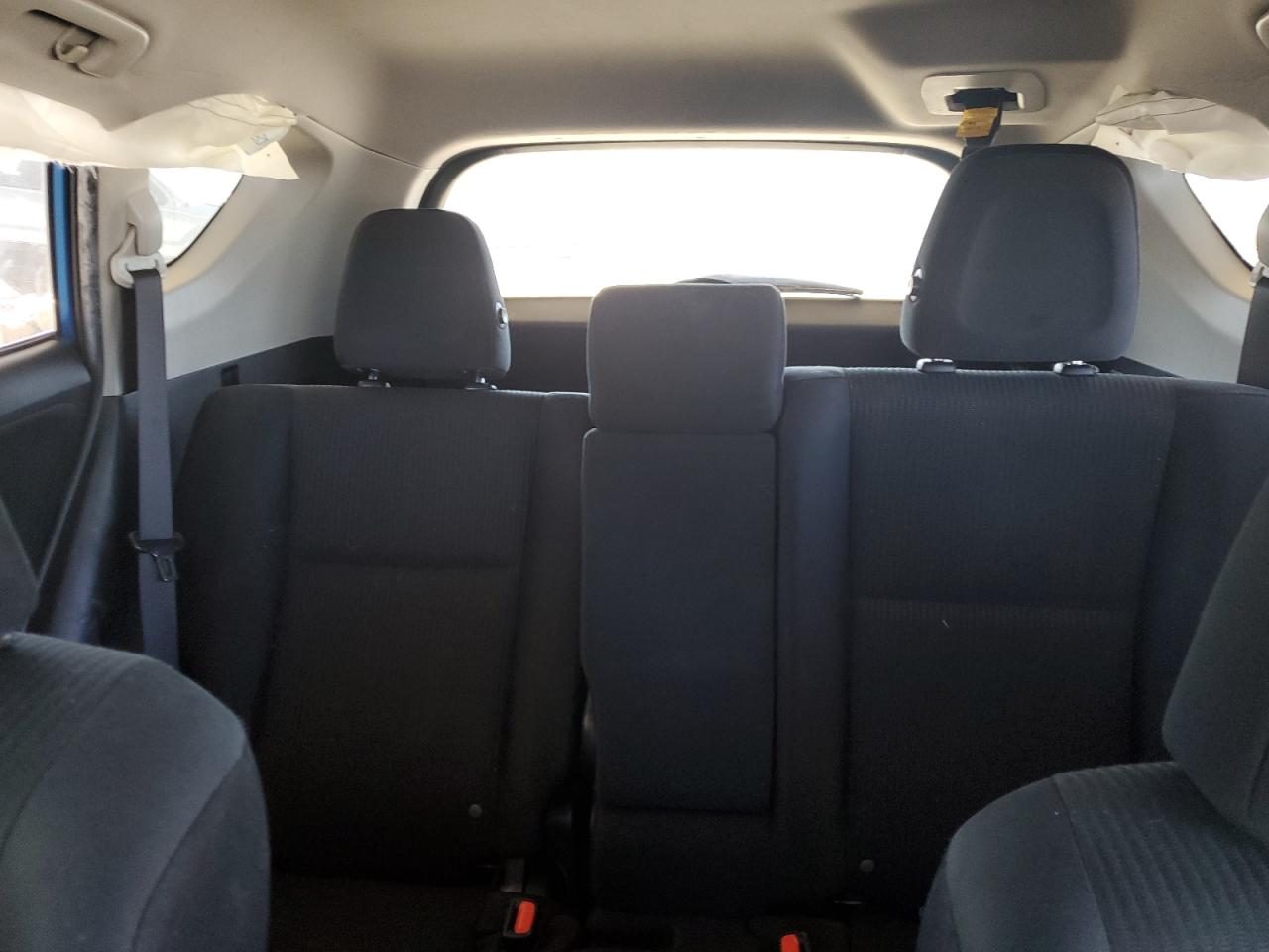 Toyota RAV4 Le Image 8