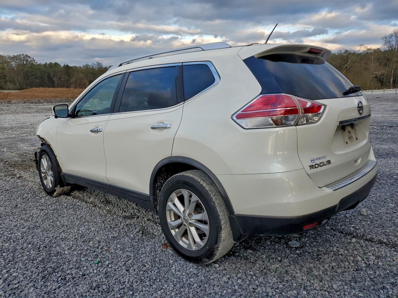 Nissan Rogue S Image 2
