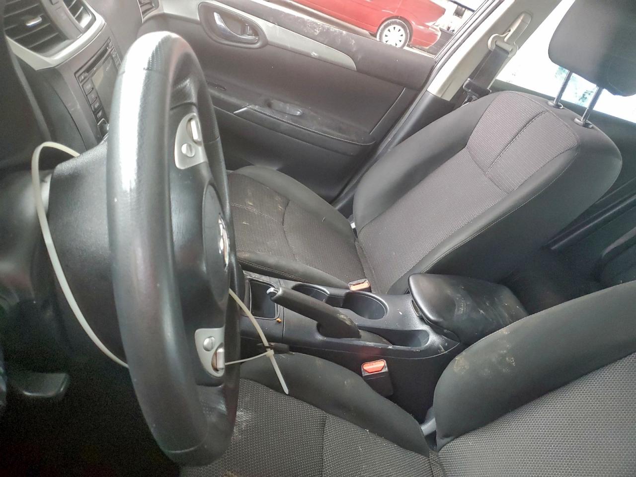 Nissan Sentra S Image 4