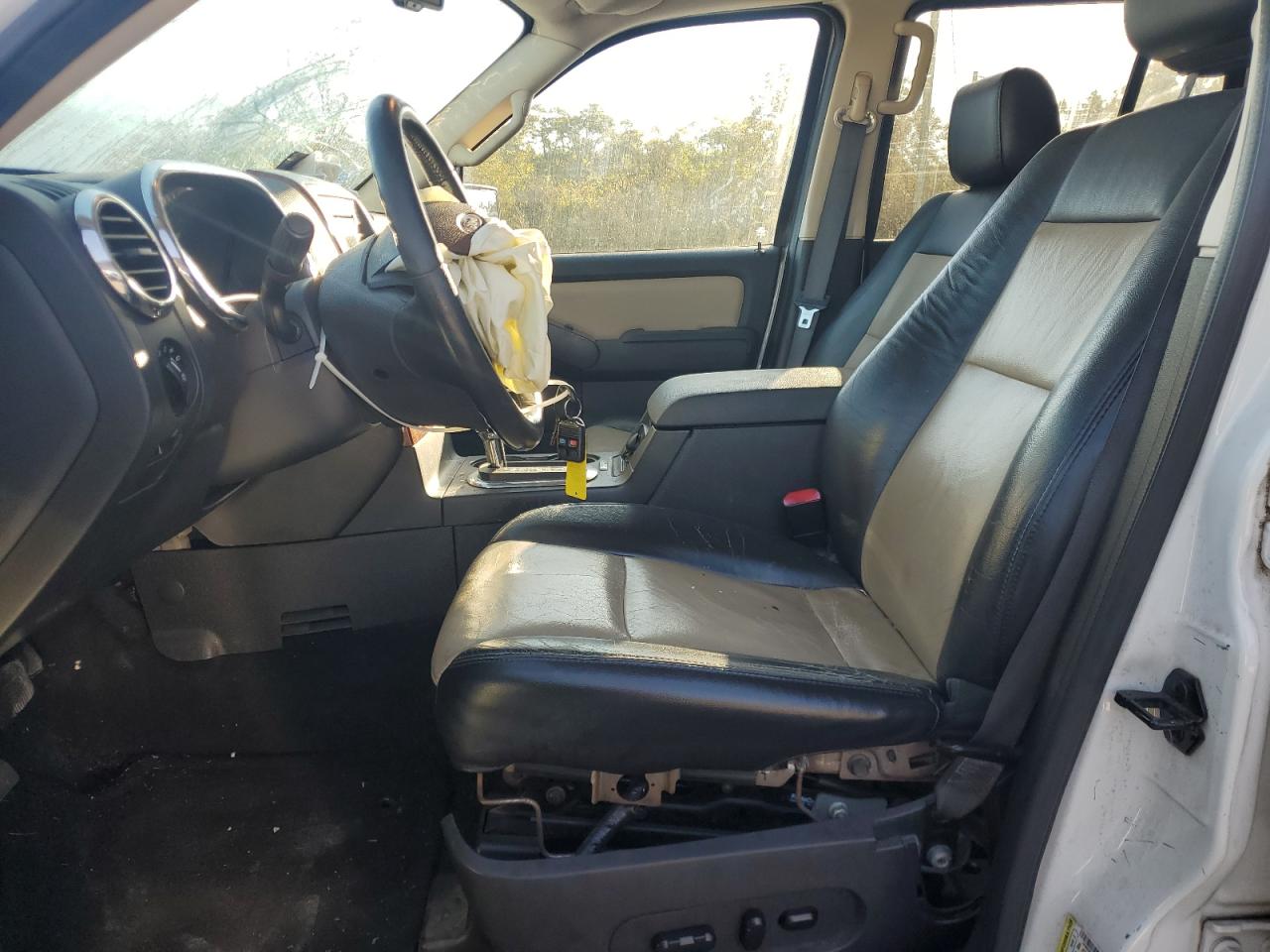 Ford Explorer Eddie Bauer Image 5