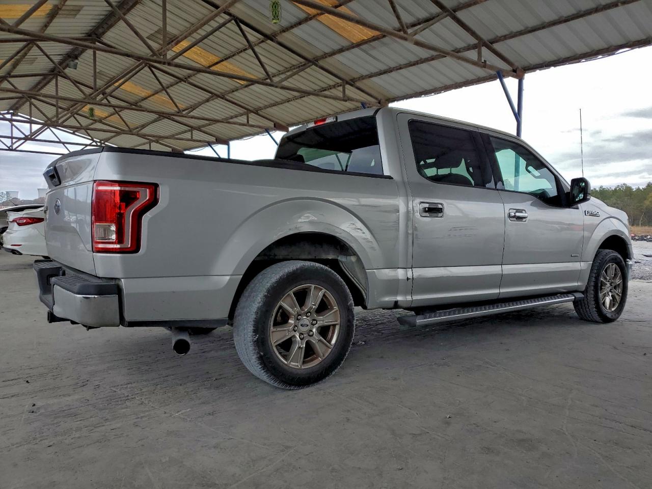 Ford F-150 Supercrew Image 8