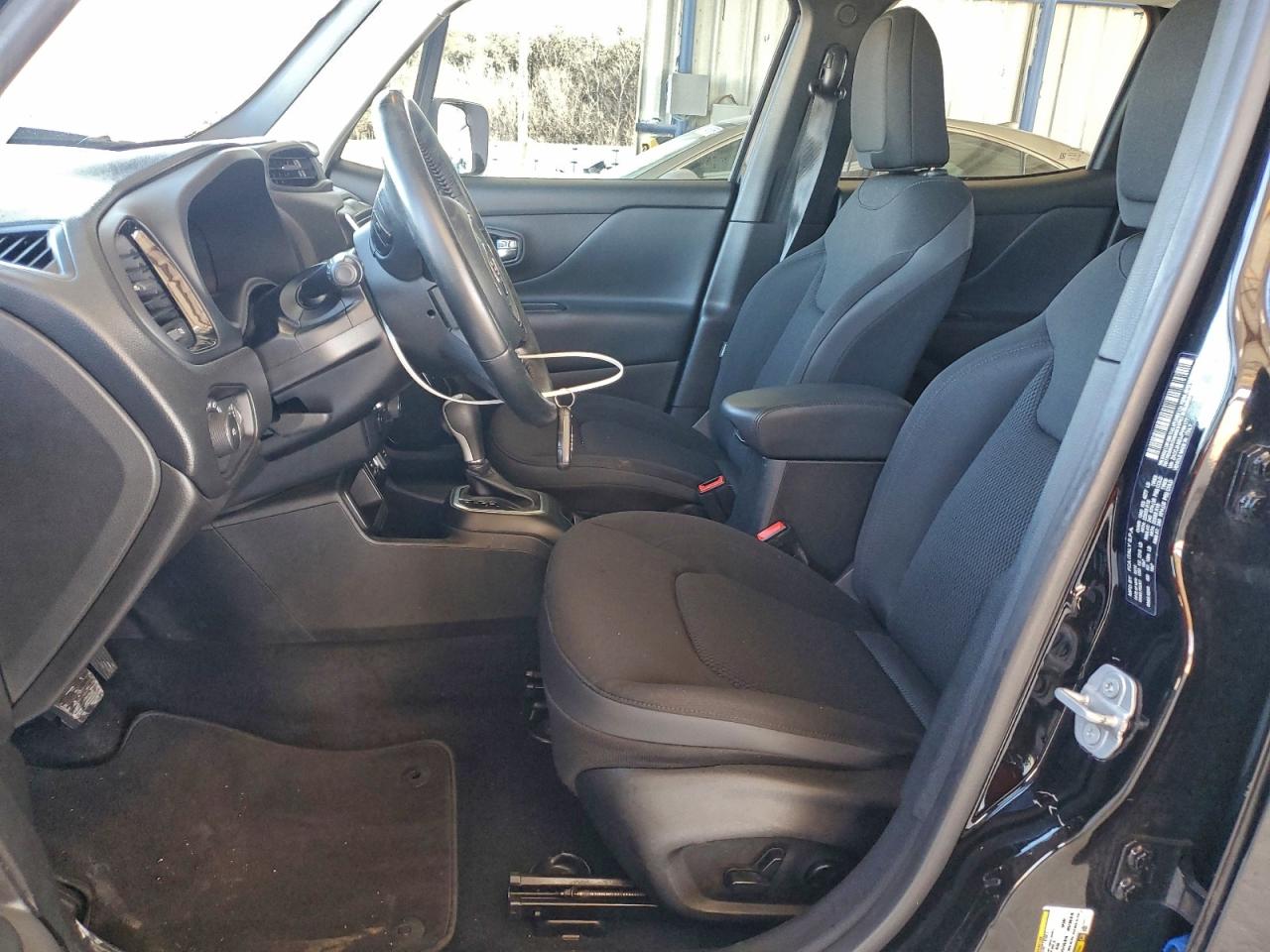 Jeep Renegade Latitude Image 9