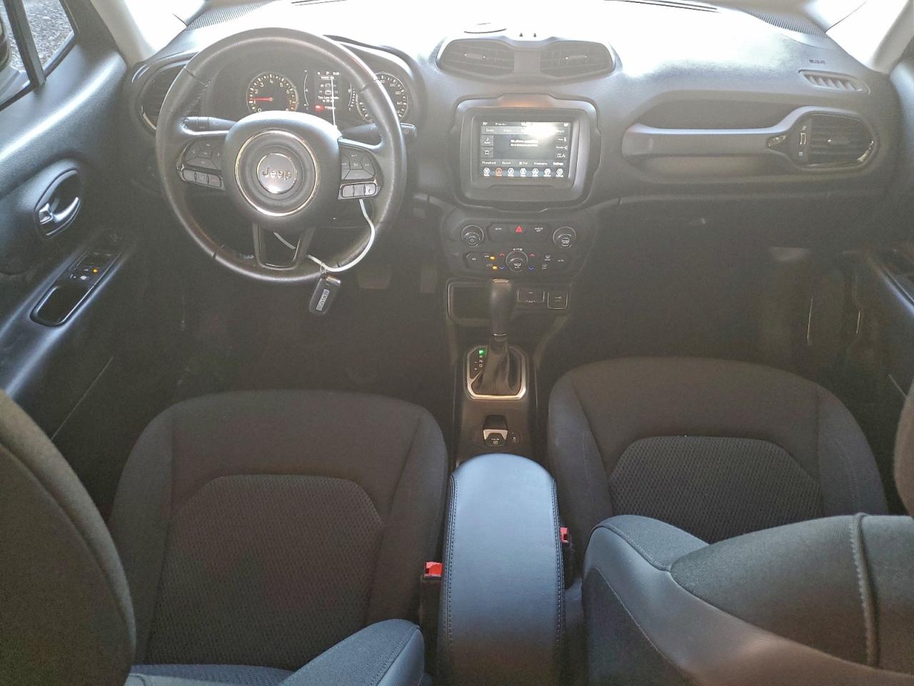 Jeep Renegade Latitude Image 8