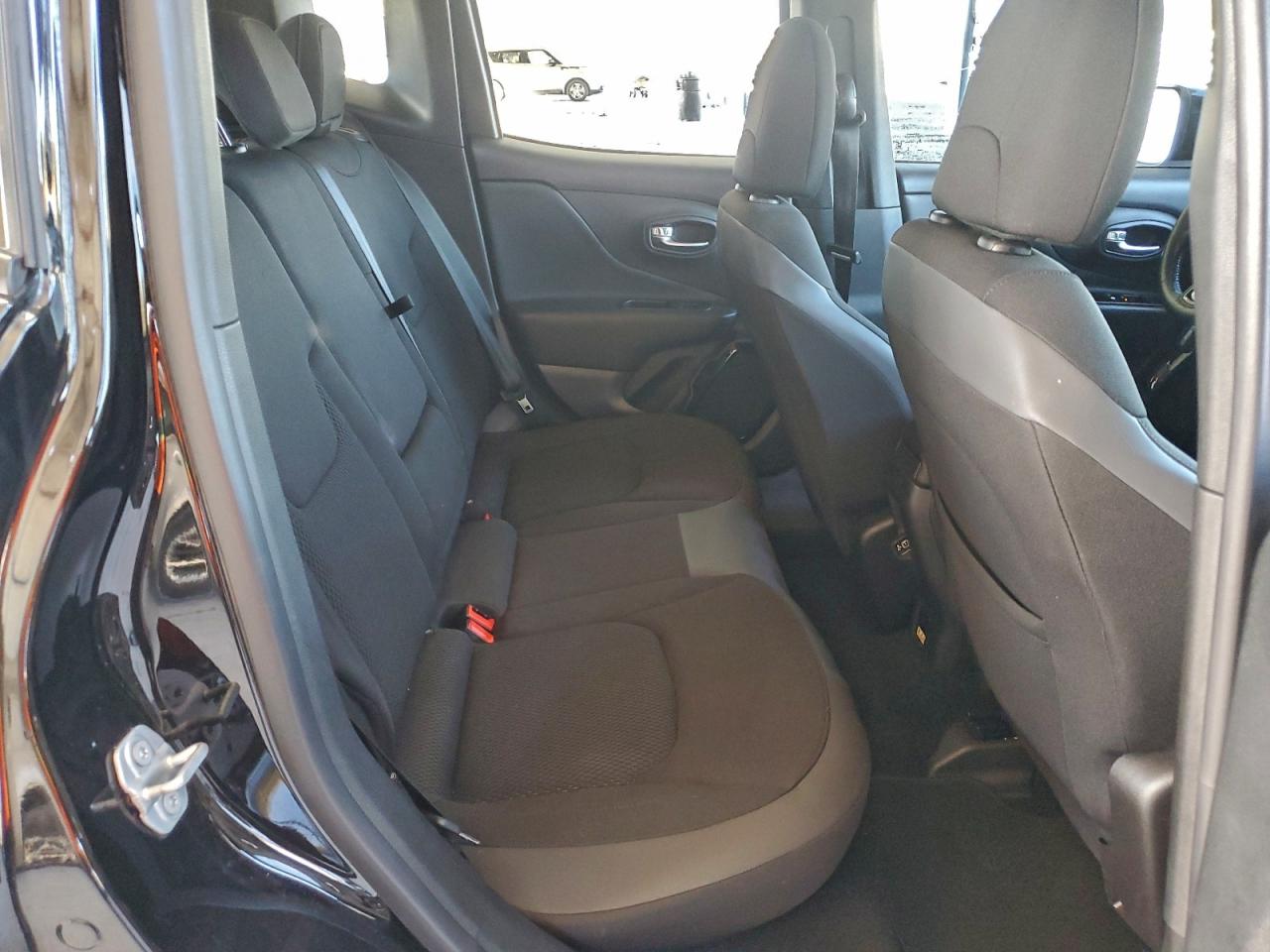 Jeep Renegade Latitude Image 10