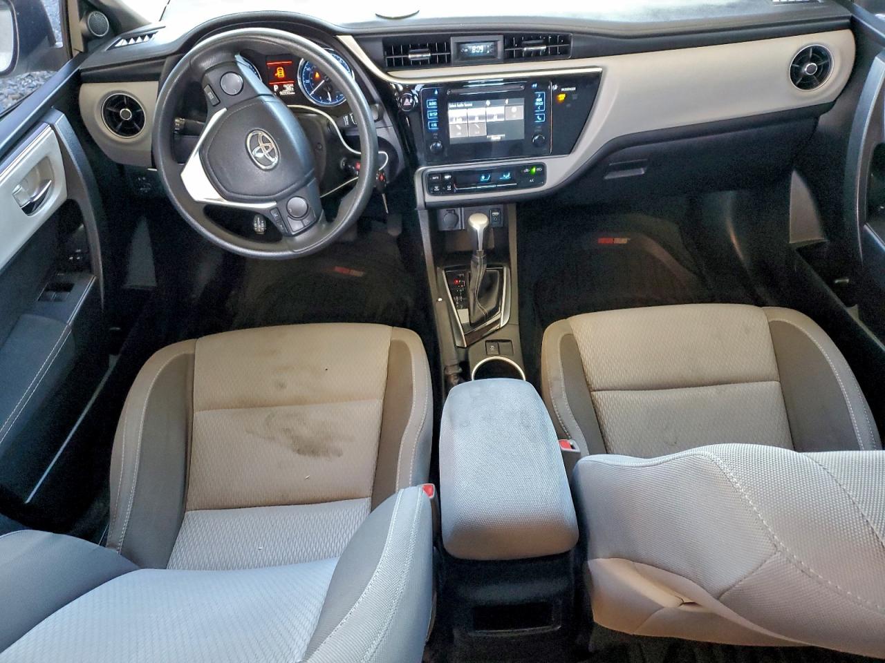 Toyota Corolla L Image 12