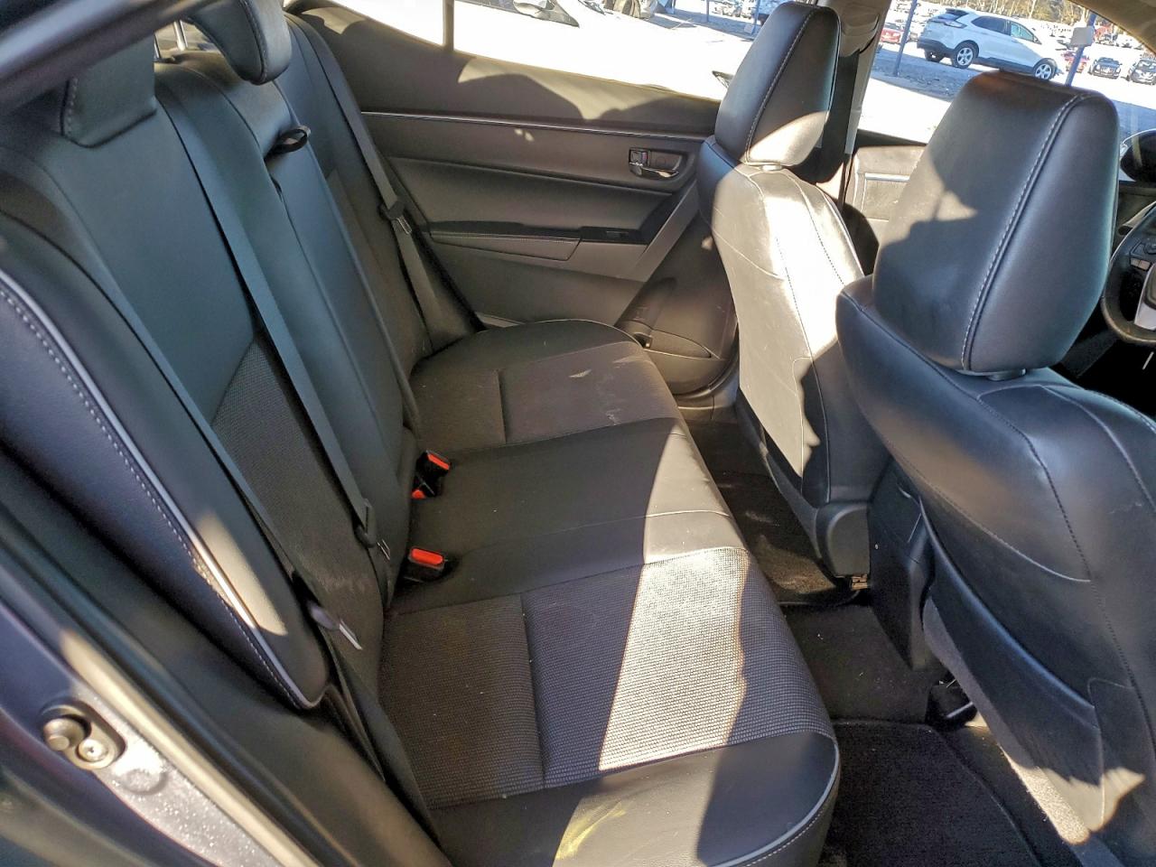 Toyota Corolla L Image 9