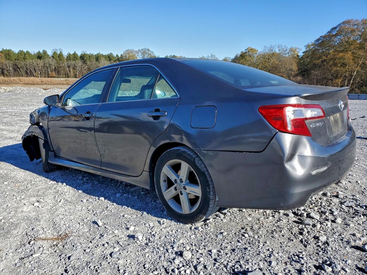 Toyota Camry Base Image 3