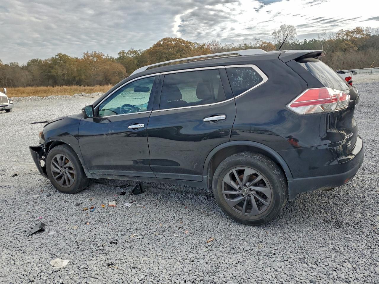 Nissan Rogue S Image 2