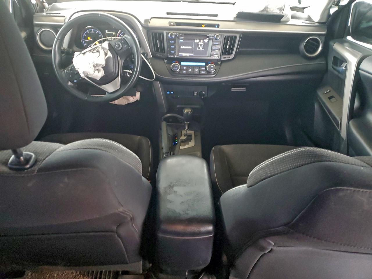 Toyota RAV4 Xle Image 3