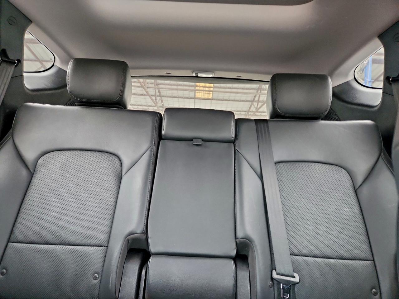 Hyundai SANTA FE Image 12