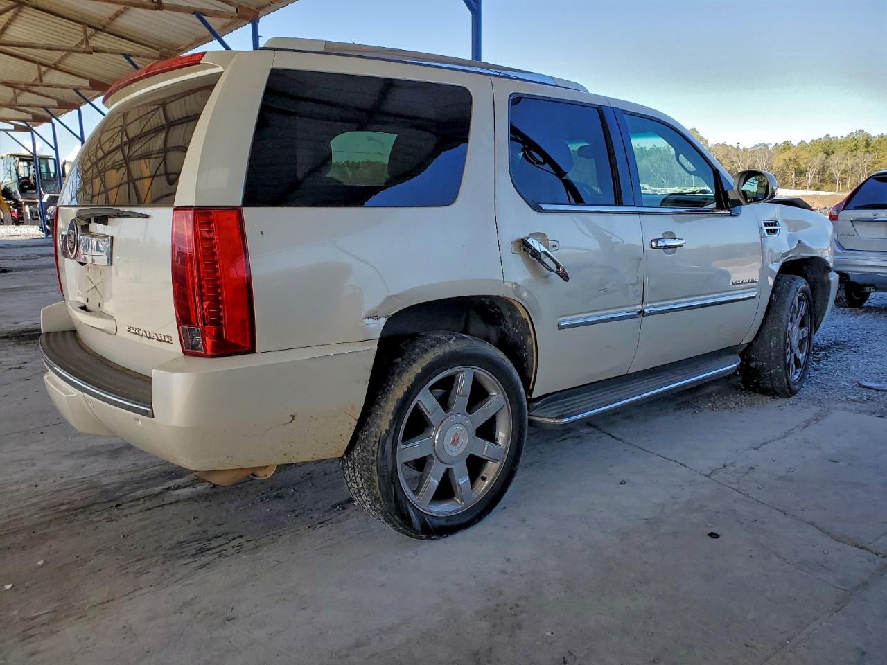 Cadillac Escalade Luxury Image 2