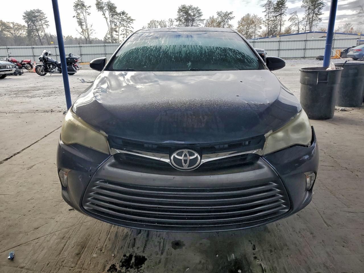 Toyota Camry Le Image 2