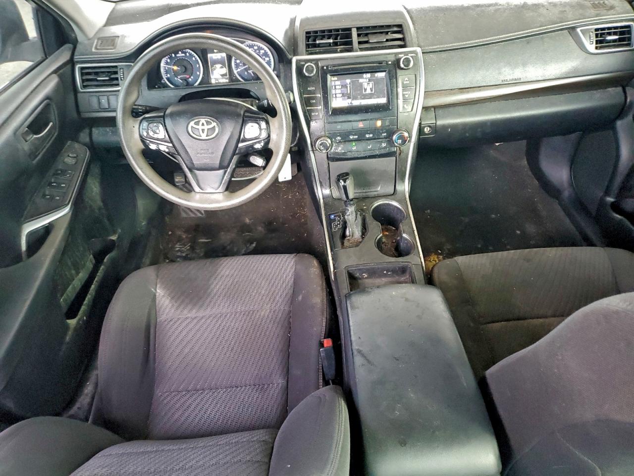 Toyota Camry Le Image 9