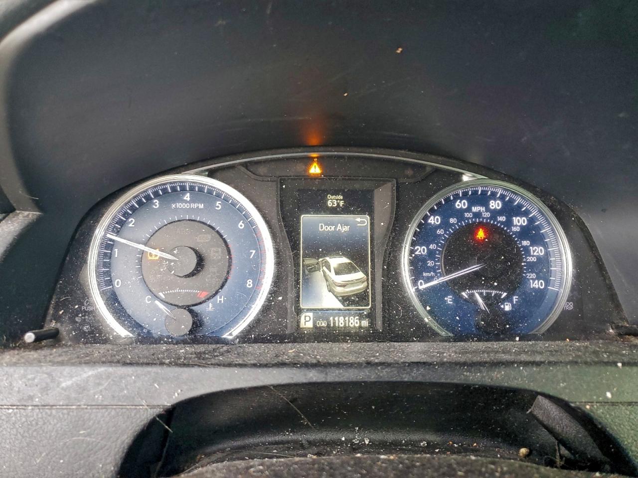 Toyota Camry Le Image 5