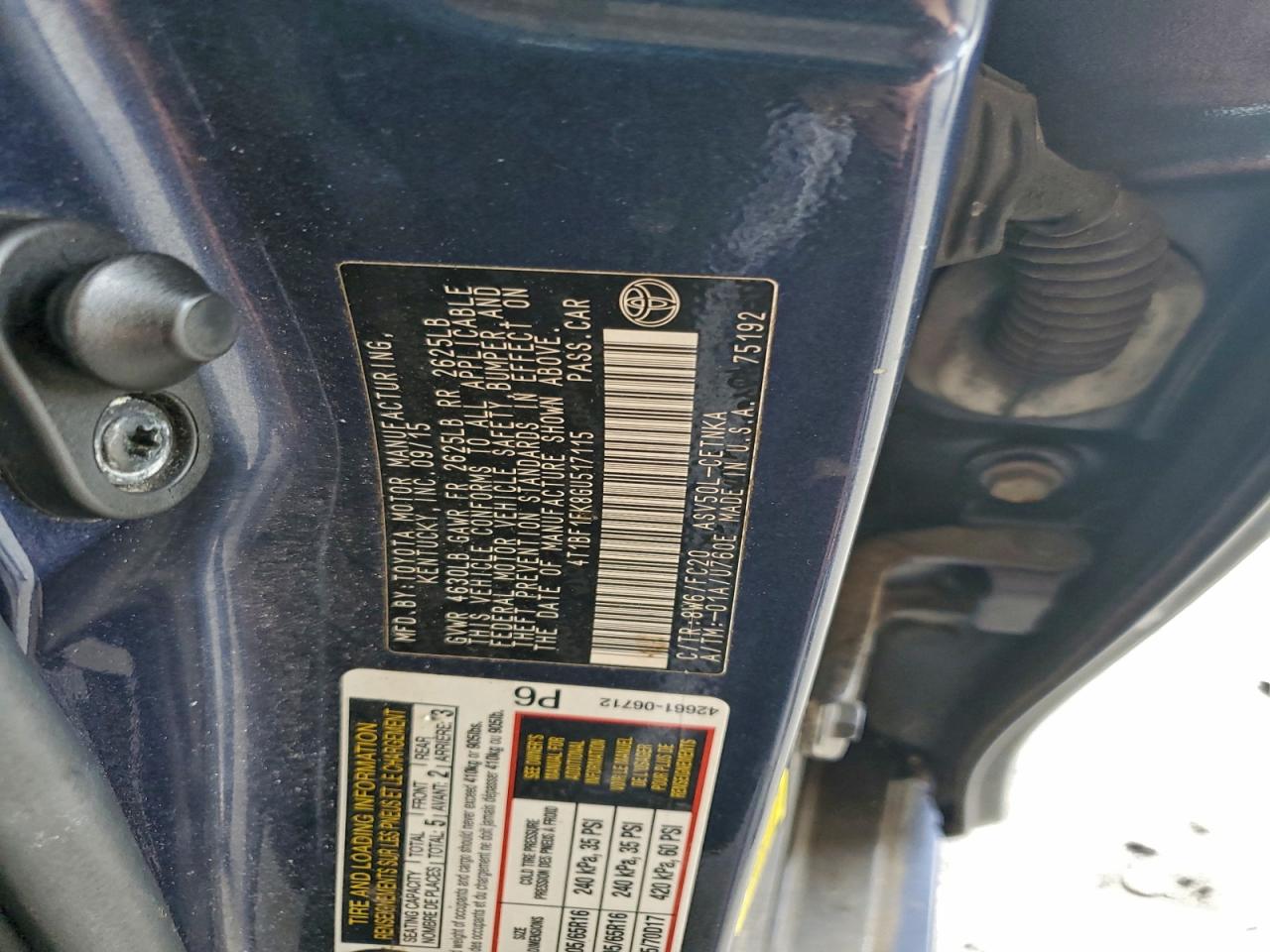 Toyota Camry Le Image 10