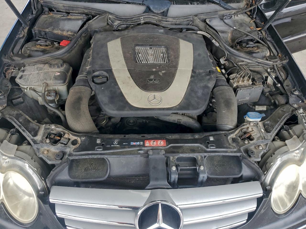 Mercedes-Benz Clk-class 350 Image 10