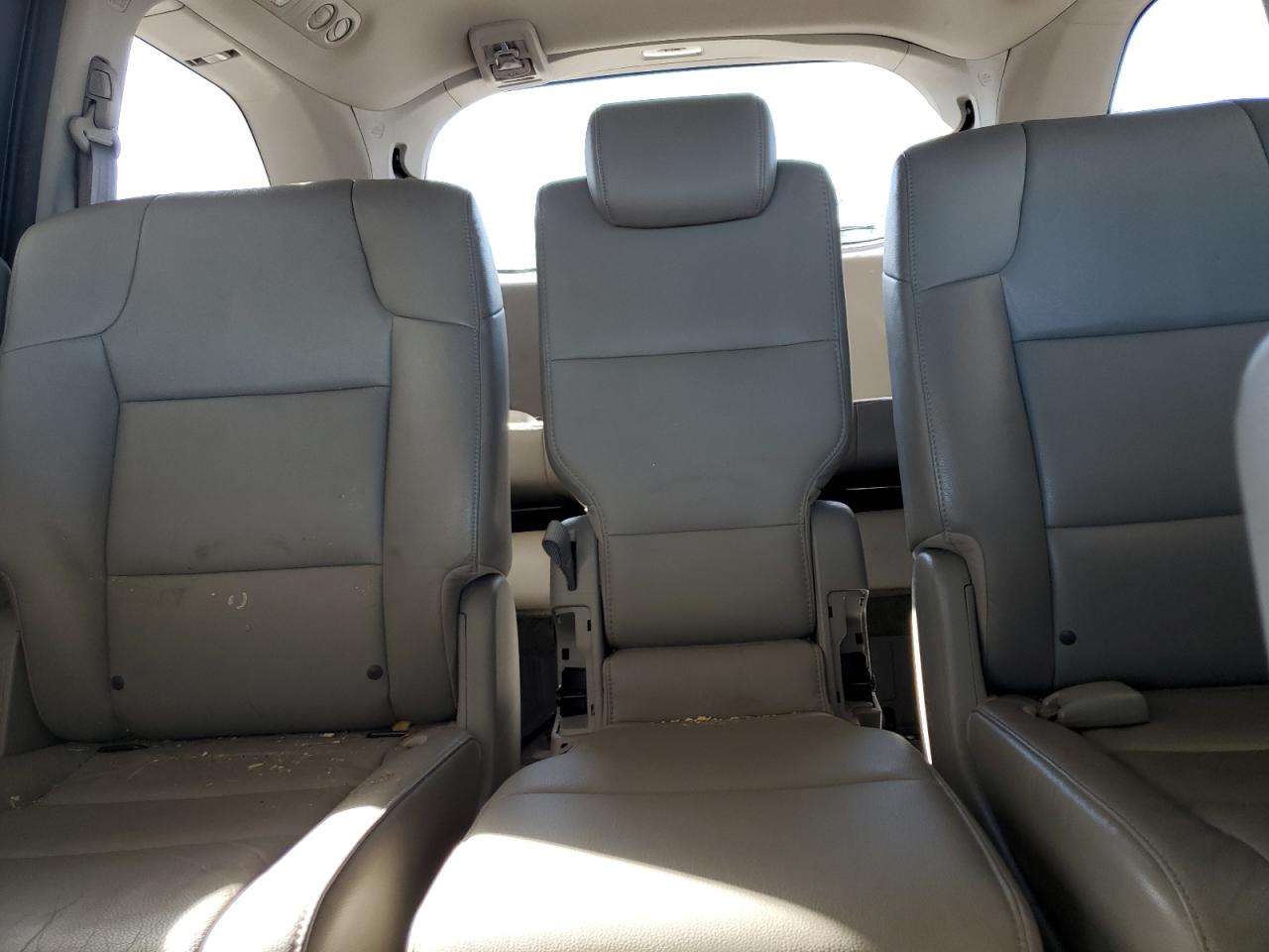 Honda Odyssey Touring Image 2