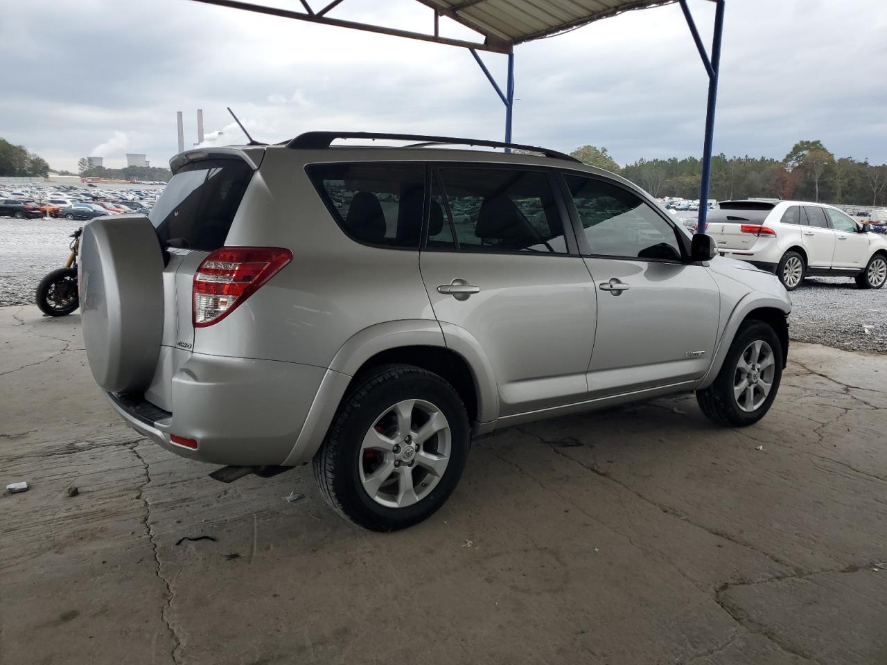 Toyota RAV4 Limited Image 5
