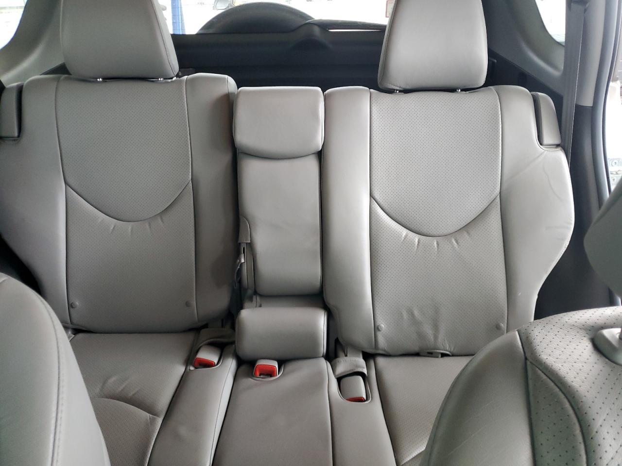 Toyota RAV4 Limited Image 9