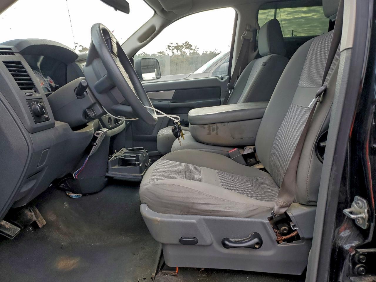 Dodge Ram 1500 St Image 9