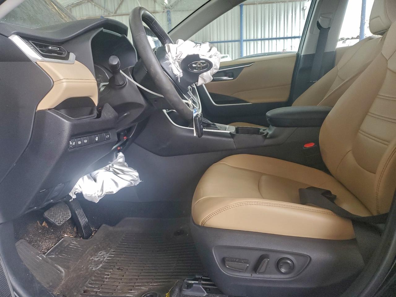 Toyota RAV4 Xle Premium Image 9