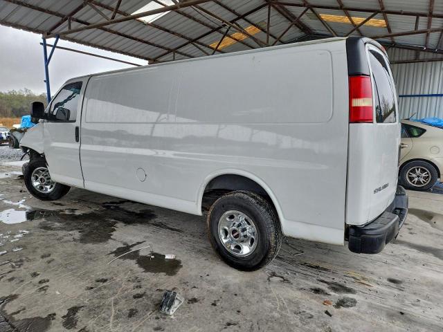 GMC Savana G3500 Image 2