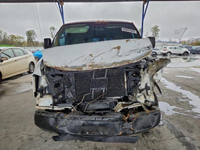 GMC Savana G3500 Image 4