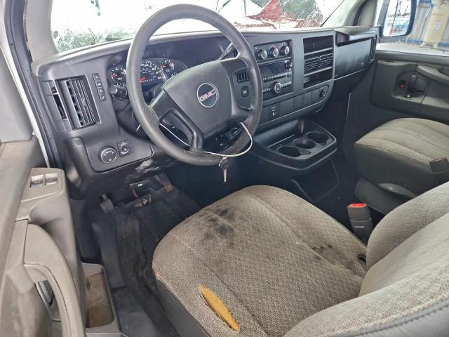 GMC Savana G3500 Image 10