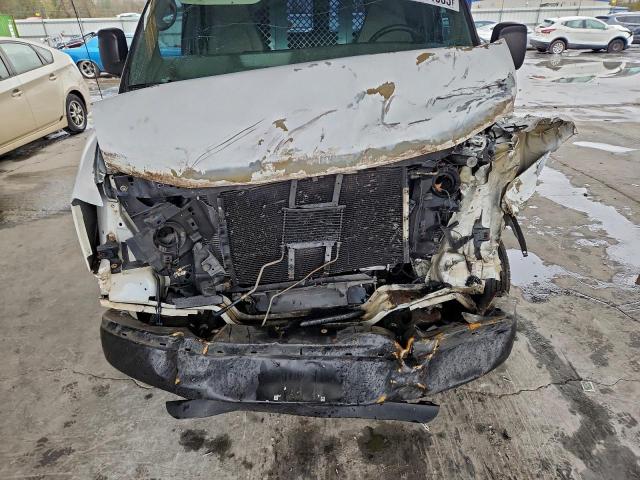 GMC Savana G3500 Image 13