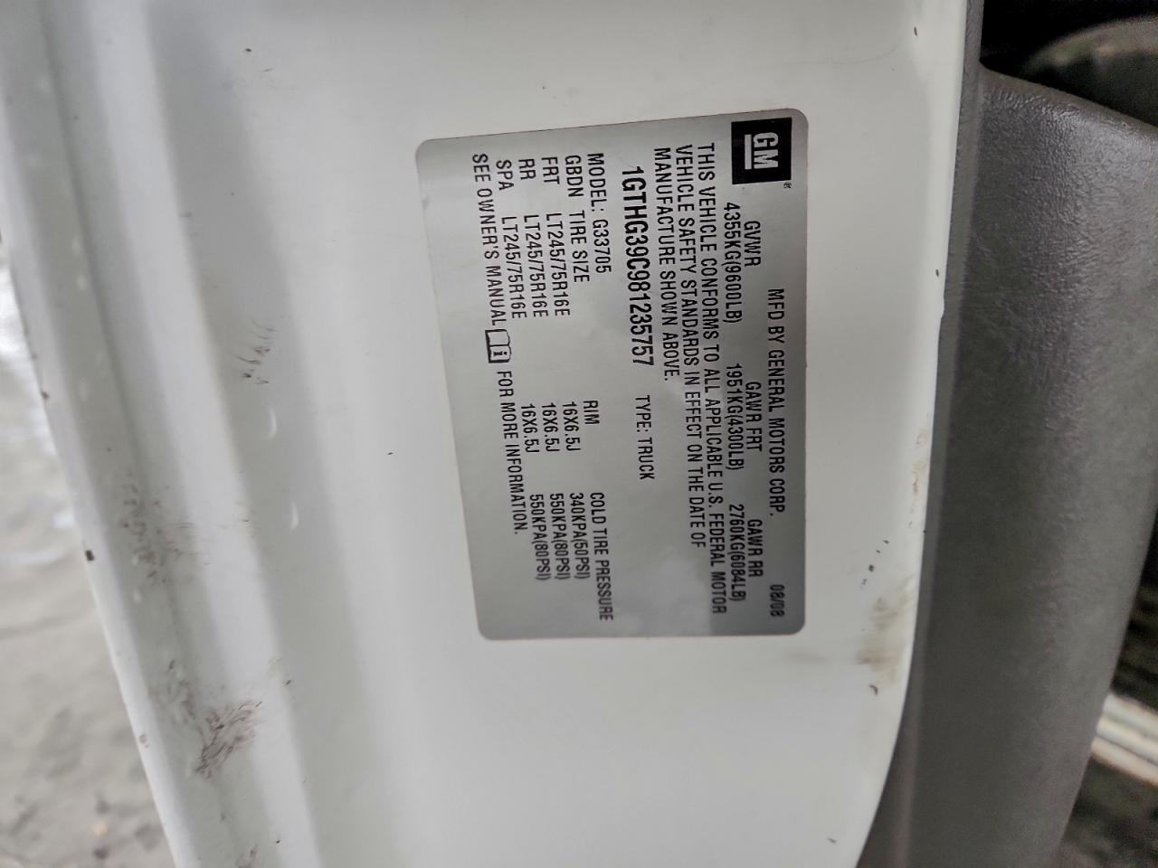 GMC Savana G3500 Image 9