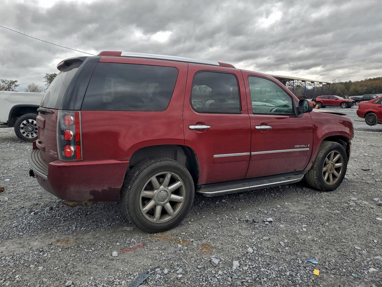 GMC Yukon Denali Image 7