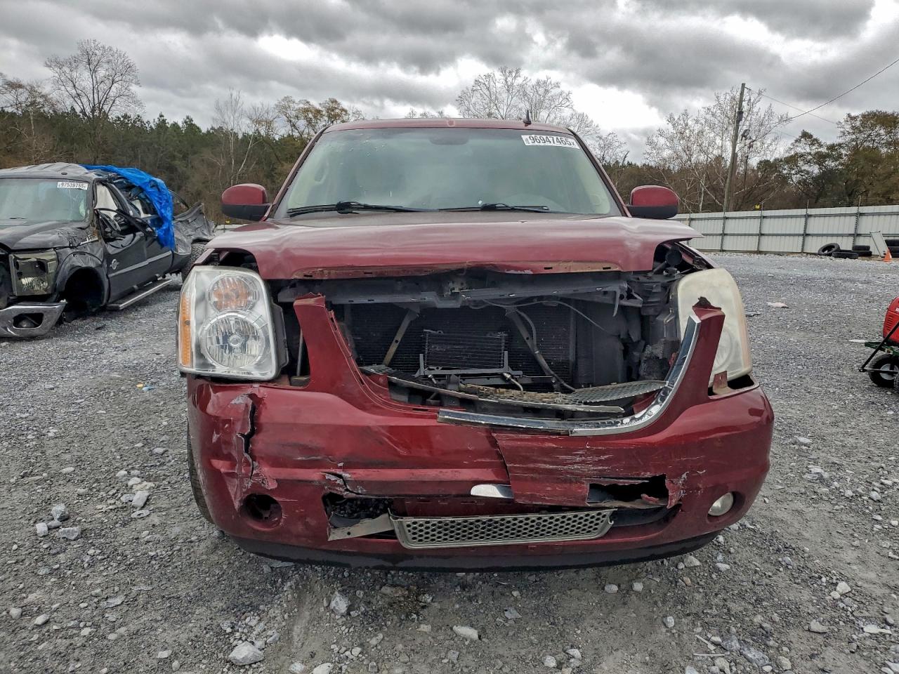 GMC Yukon Denali Image 5