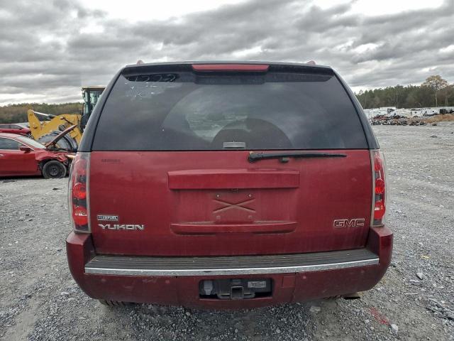 GMC Yukon Denali Image 4