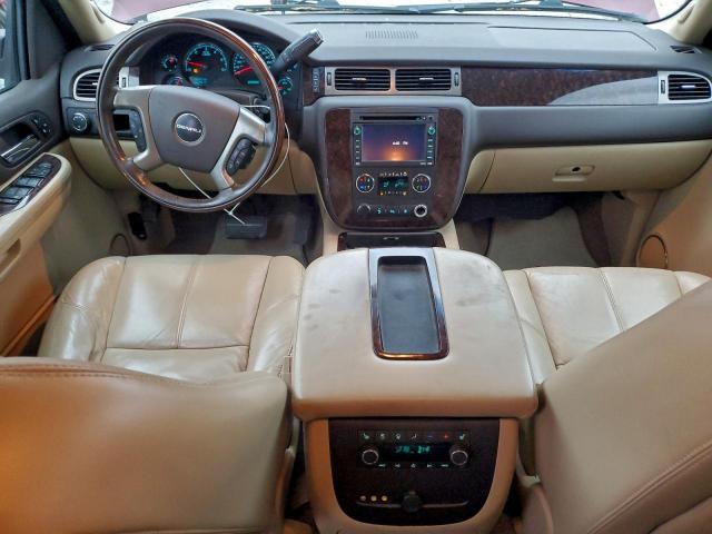 GMC Yukon Denali Image 8