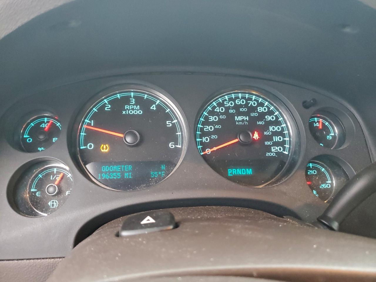 GMC Yukon Denali Image 9