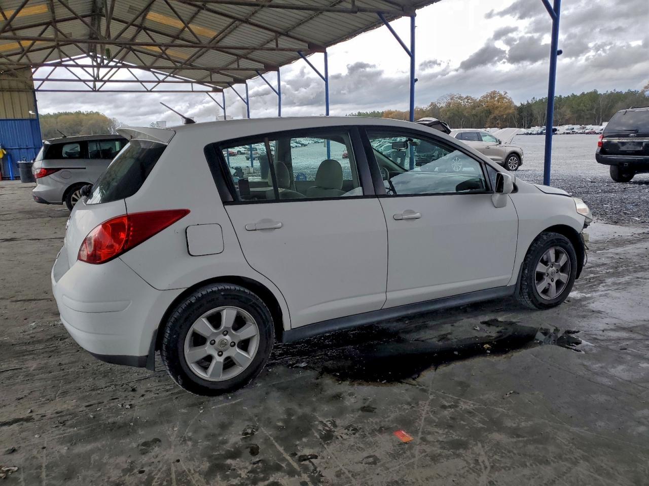 Nissan Versa S Image 3