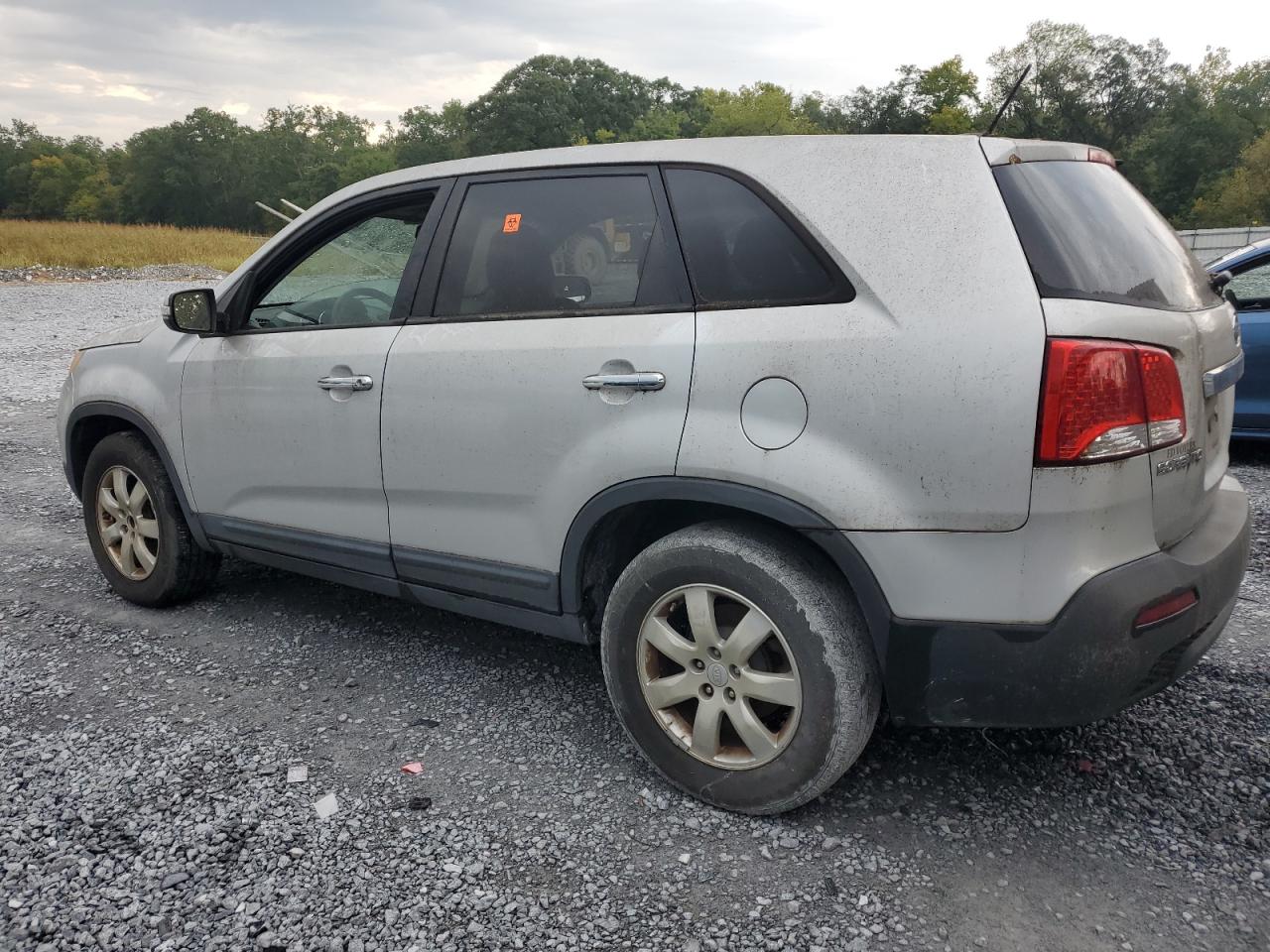 Kia Sorento Base Image 2