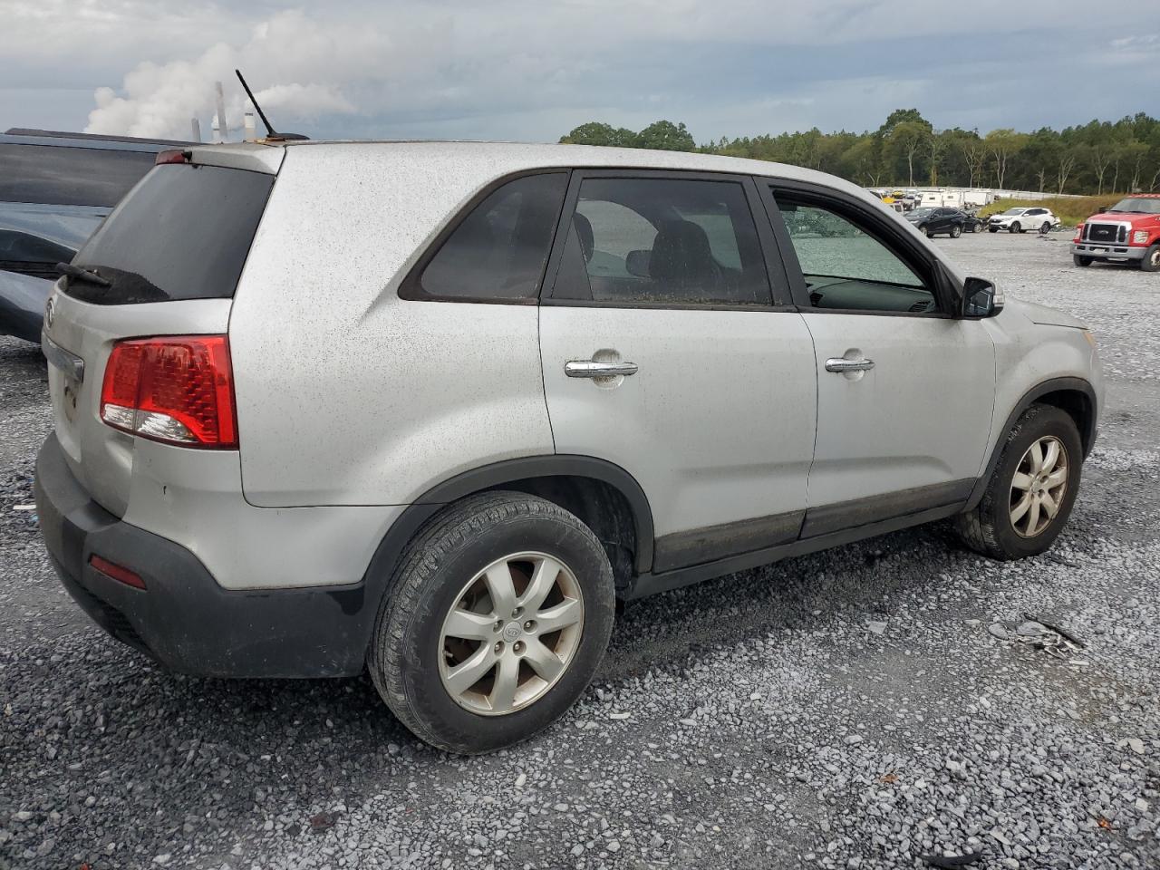Kia Sorento Base Image 12